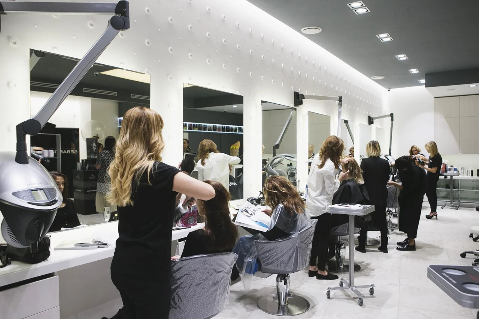 Изображение услуги Хороший салон красоты с государственной арендой в центре от компании Bizshop.by