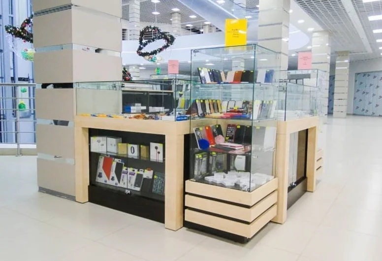 Успешный остров-магазин по продаже мобильных телефонов и аксессуаров