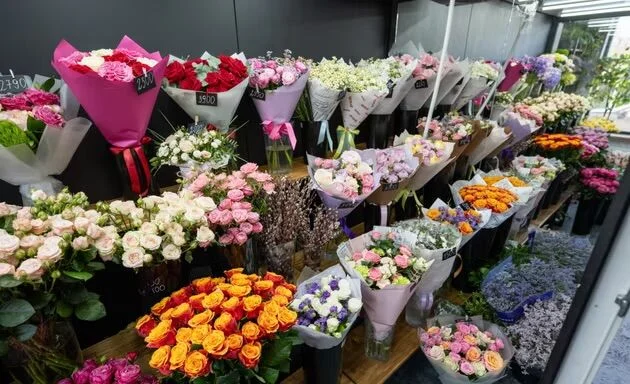 Магазин цветов с большим морозильником