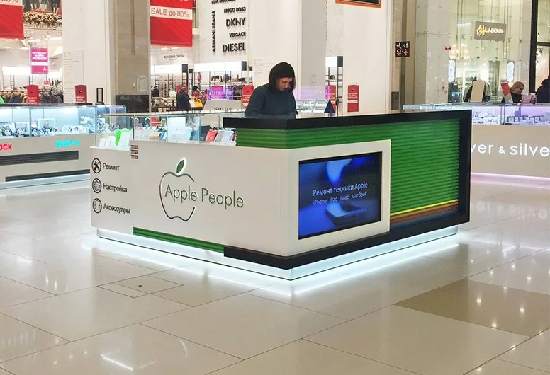 Остров мобильных аксессуаров в ТЦ Palazzo