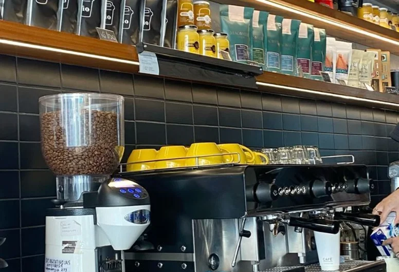 Кофейня в Бизнес-центре с посадочными местами